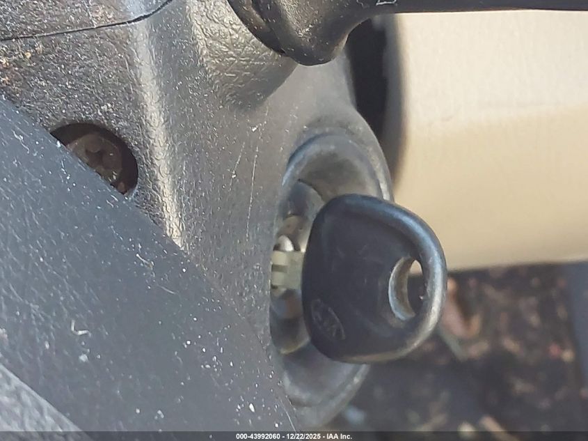 2011 Kia Sorento Lx VIN: 5XYKT3A11BG136143 Lot: 43992060