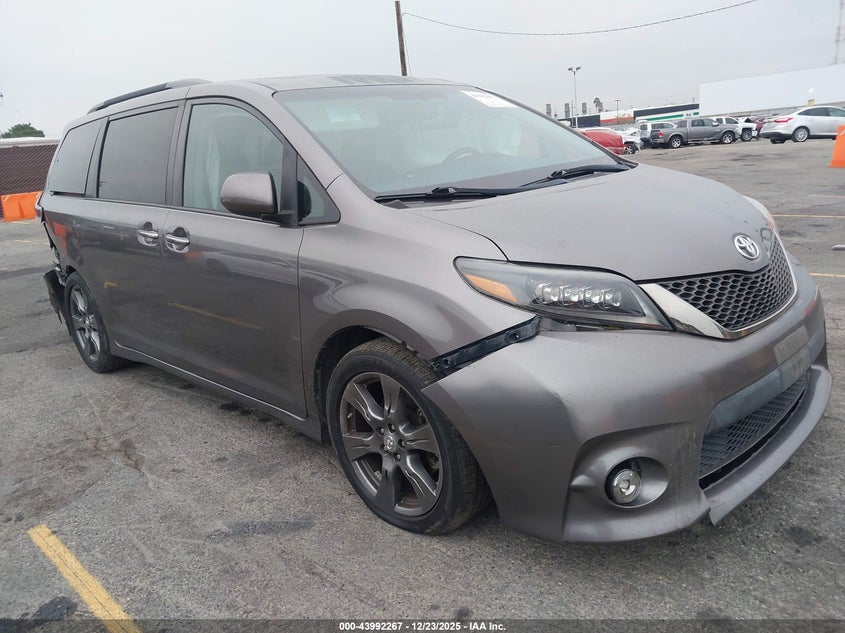 2017 Toyota Sienna Se Premium 8 Passenger