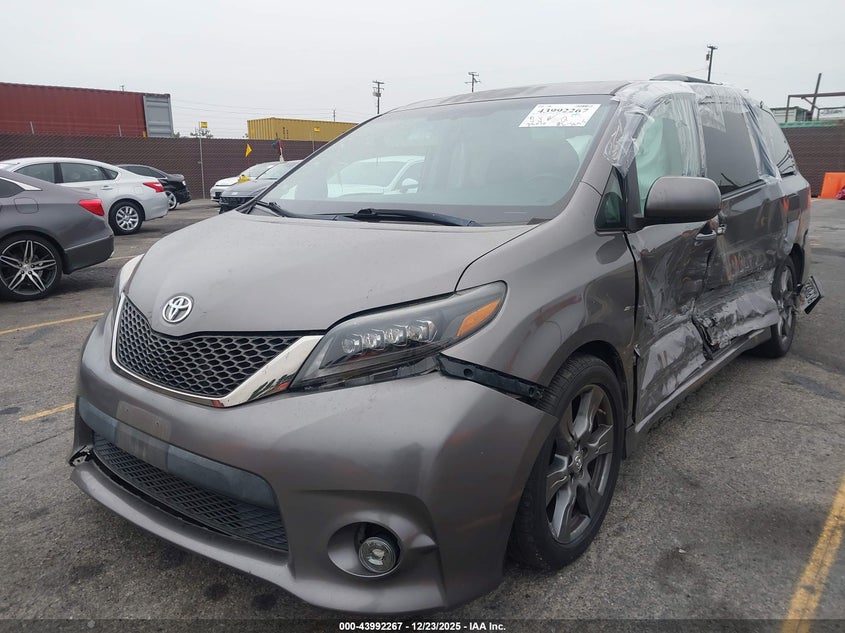 2017 Toyota Sienna Se Premium 8 Passenger
