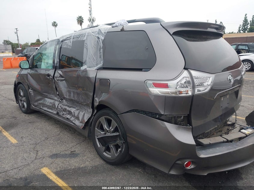 2017 Toyota Sienna Se Premium 8 Passenger