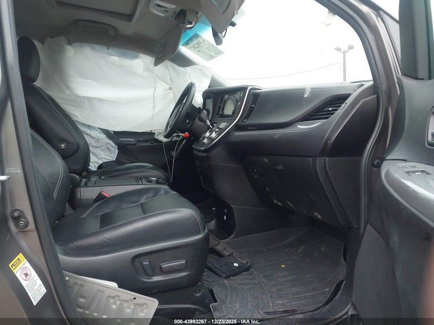 2017 Toyota Sienna Se Premium 8 Passenger