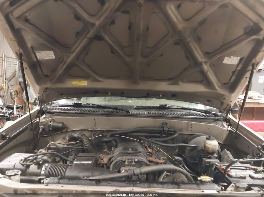 2005 Toyota Tundra Sr5 V8 VIN: 5TBDT44175S466556 Lot: 43992448