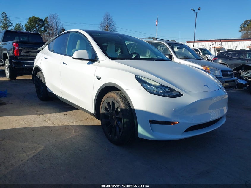 2022 Tesla Model Y Long Range Dual Motor All-Wheel Drive