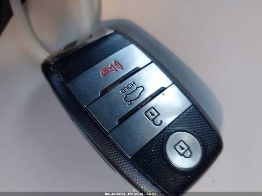 2017 Kia Forte Ex VIN: 3KPFL4A89HE102073 Lot: 43992903