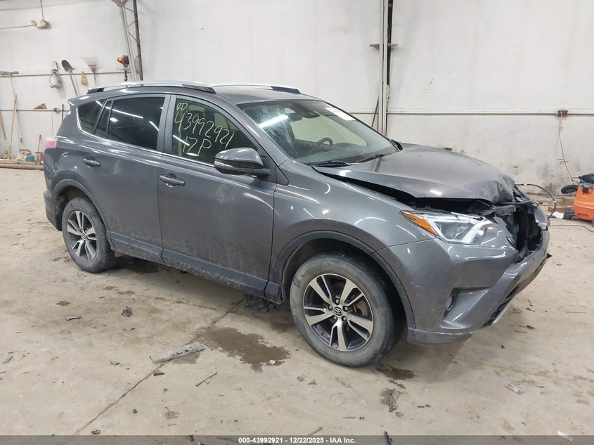 JTMWFREV8HJ107188 2017 Toyota Rav4 Xle auction photo 1