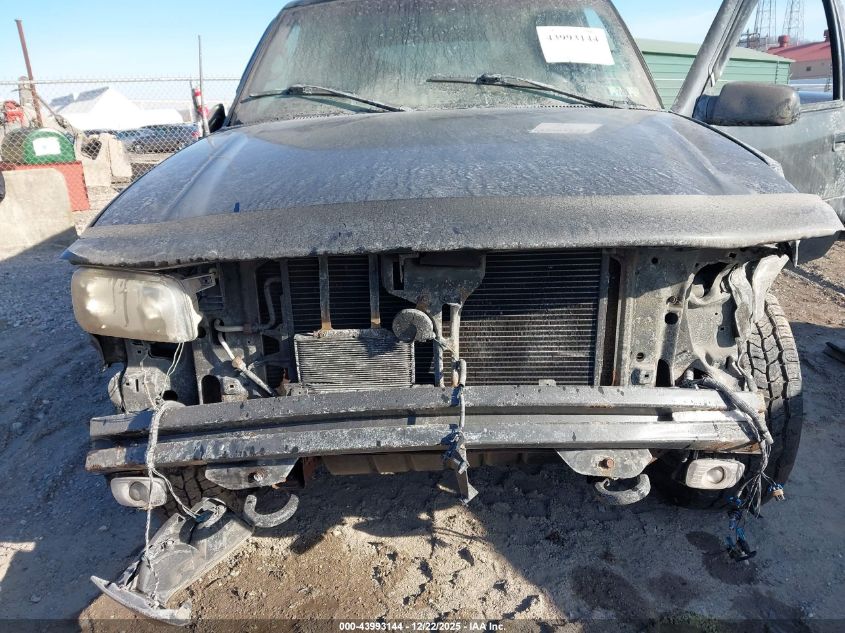 2000 Cadillac Escalade Standard VIN: 1GYEK13R3YR126208 Lot: 43993144