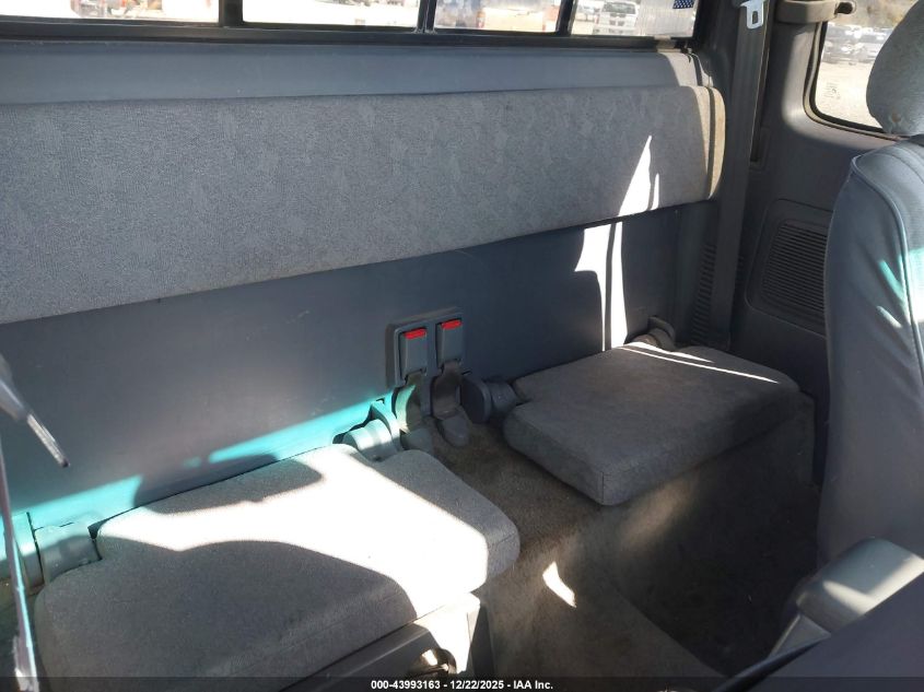 2000 Toyota Tacoma VIN: 5TEVL52N4YZ717354 Lot: 43993163