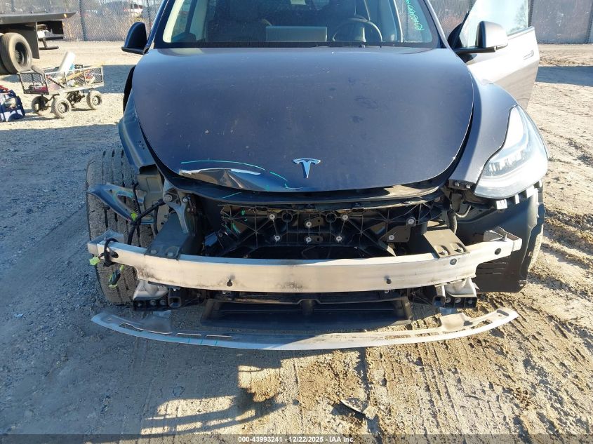 2022 Tesla Model Y Long Range Dual Motor All-Wheel Drive VIN: 7SAYGDEE1NA009292 Lot: 43993241