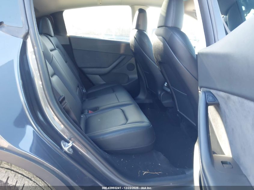 2022 Tesla Model Y Long Range Dual Motor All-Wheel Drive VIN: 7SAYGDEE1NA009292 Lot: 43993241