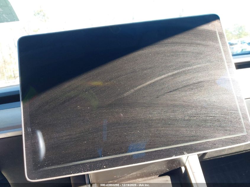 2018 Tesla Model 3 Long Range/Performance VIN: 5YJ3E1EB9JF054737 Lot: 43993298