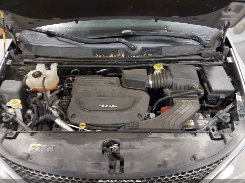 2017 Chrysler Pacifica Touring-L VIN: 2C4RC1BG2HR593487 Lot: 43993462