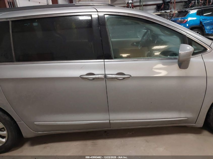 2017 Chrysler Pacifica Touring-L VIN: 2C4RC1BG2HR593487 Lot: 43993462