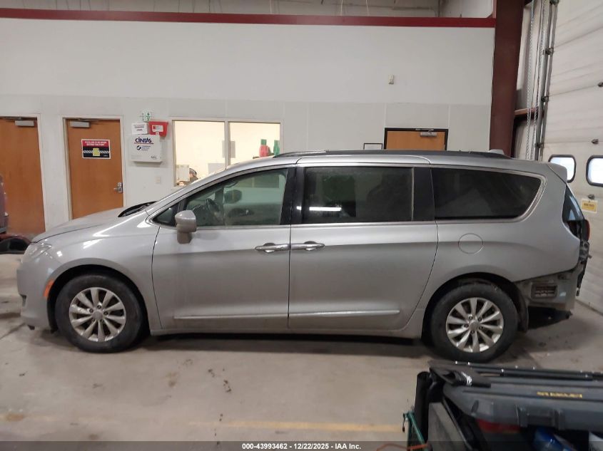 2017 Chrysler Pacifica Touring-L VIN: 2C4RC1BG2HR593487 Lot: 43993462