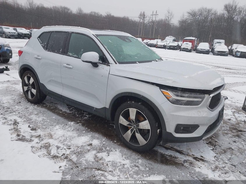 2021 Volvo Xc40 T5 Momentum