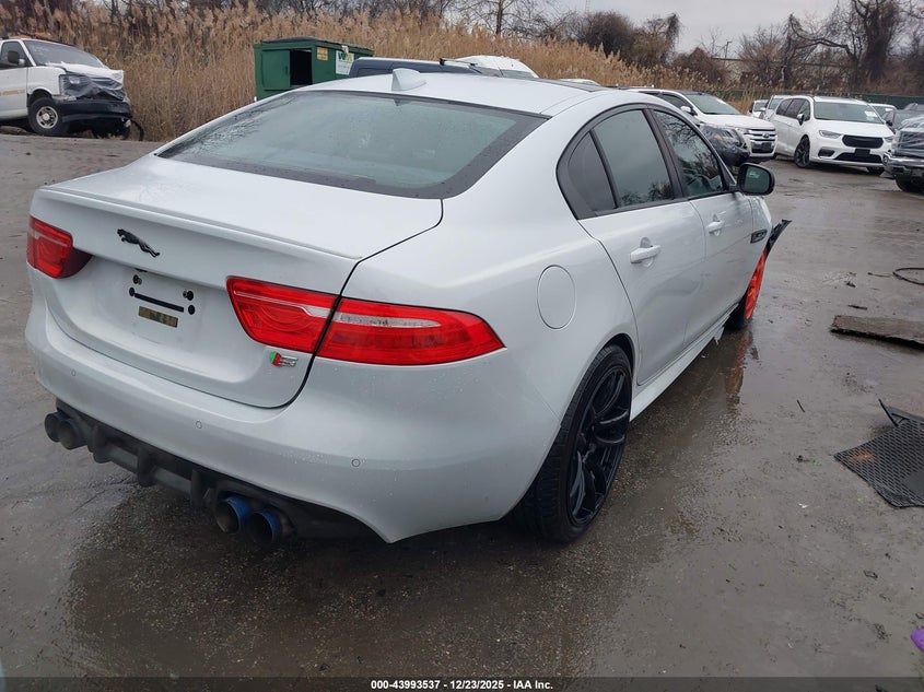 2017 Jaguar Xe 35T R-Sport