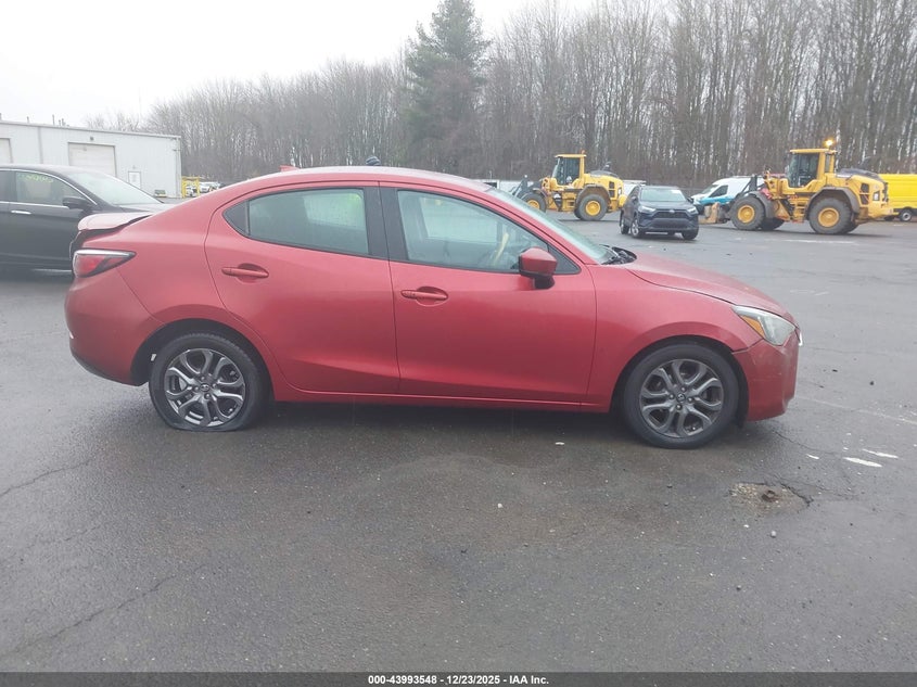 2020 Toyota Yaris Le #13