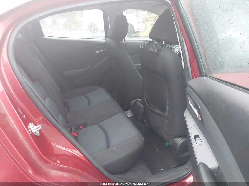 2020 Toyota Yaris Le #8