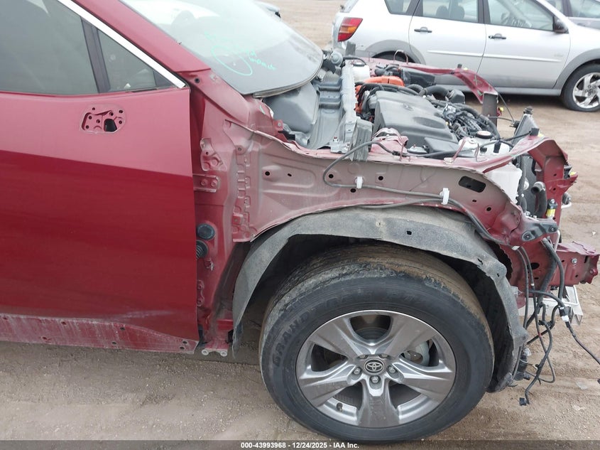 VIN JTMMWRFV3ND569920 2022 TOYOTA RAV4 HYBRID LE