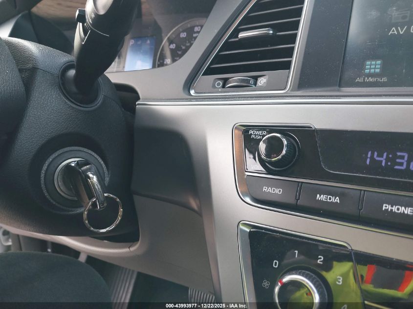 2016 Hyundai Sonata Se VIN: 5NPE24AF3GH399283 Lot: 43993977