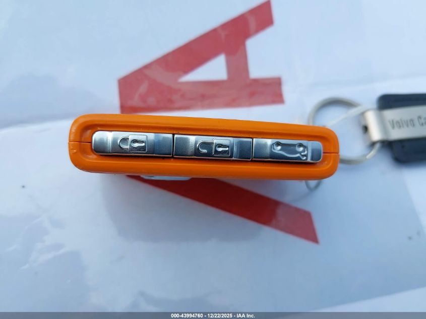 2025 Volvo Xc60 B5 Ultra VIN: YV4M12RM2S1038727 Lot: 43994760
