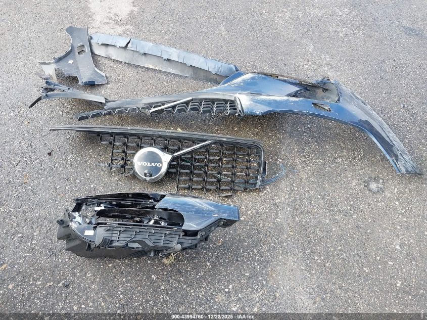 2025 Volvo Xc60 B5 Ultra VIN: YV4M12RM2S1038727 Lot: 43994760