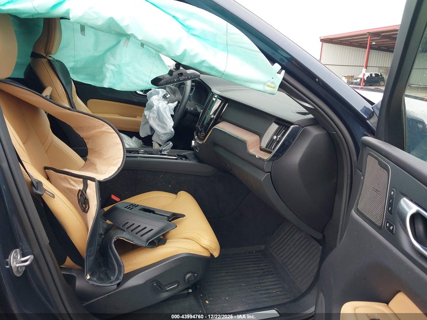 2025 Volvo Xc60 B5 Ultra