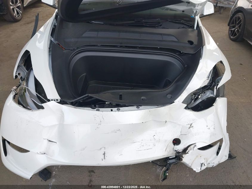 2025 Tesla Model Y Long Range Dual Motor Rear-Wheel Drive VIN: 7SAYGDED7SF221636 Lot: 43994801