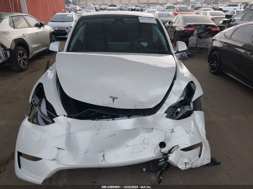 2025 Tesla Model Y Long Range Dual Motor Rear-Wheel Drive VIN: 7SAYGDED7SF221636 Lot: 43994801