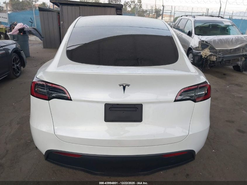 2025 Tesla Model Y Long Range Dual Motor Rear-Wheel Drive VIN: 7SAYGDED7SF221636 Lot: 43994801