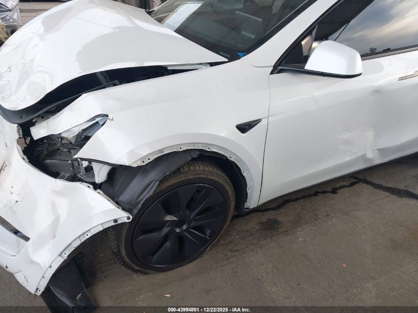 2025 Tesla Model Y Long Range Dual Motor Rear-Wheel Drive VIN: 7SAYGDED7SF221636 Lot: 43994801