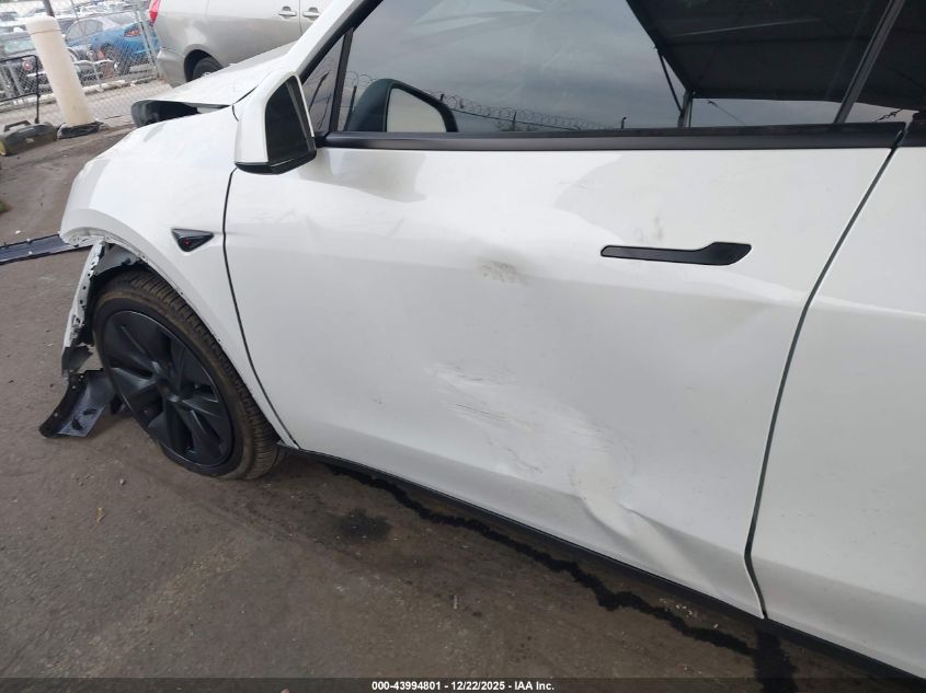 2025 Tesla Model Y Long Range Dual Motor Rear-Wheel Drive VIN: 7SAYGDED7SF221636 Lot: 43994801
