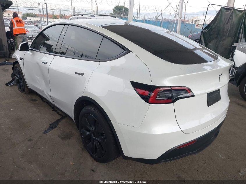 2025 Tesla Model Y Long Range Dual Motor Rear-Wheel Drive VIN: 7SAYGDED7SF221636 Lot: 43994801