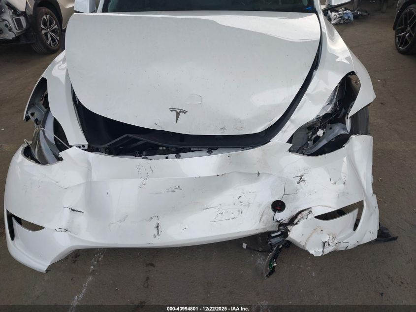 2025 Tesla Model Y Long Range Dual Motor Rear-Wheel Drive VIN: 7SAYGDED7SF221636 Lot: 43994801
