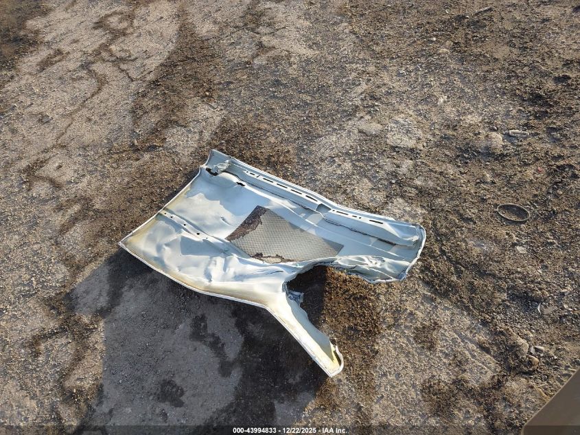 2004 BMW 325Xi VIN: WBAEU33434PR09404 Lot: 43994833