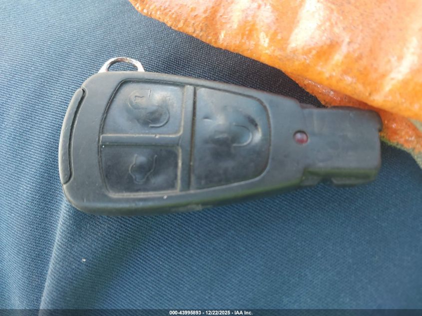 2000 Mercedes-Benz E 320 VIN: WDBJF65J2YB111994 Lot: 43995893