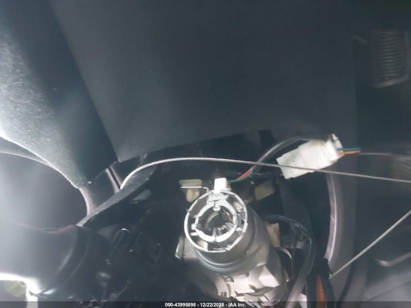 2011 Kia Soul + VIN: KNDJT2A20B7214083 Lot: 43995898