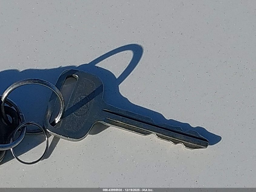 2001 Toyota Camry Le VIN: JT2BG22KX10539380 Lot: 43995938