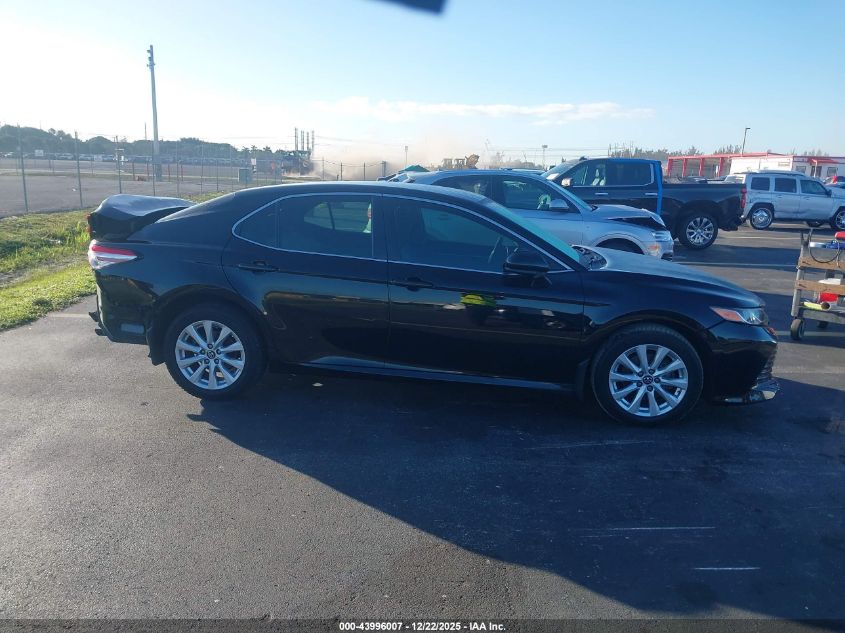 2018 Toyota Camry Le VIN: 4T1B11HK8JU025462 Lot: 43996007