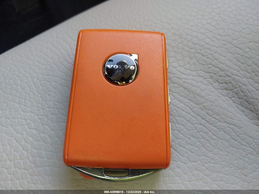 2025 Volvo Xc60 B5 Plus VIN: YV4M12RC3S1080895 Lot: 43996018