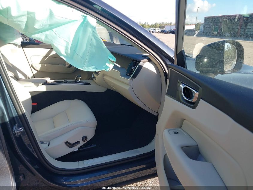 2025 Volvo Xc60 B5 Plus VIN: YV4M12RC3S1080895 Lot: 43996018