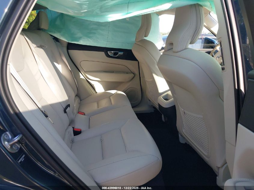 2025 Volvo Xc60 B5 Plus VIN: YV4M12RC3S1080895 Lot: 43996018