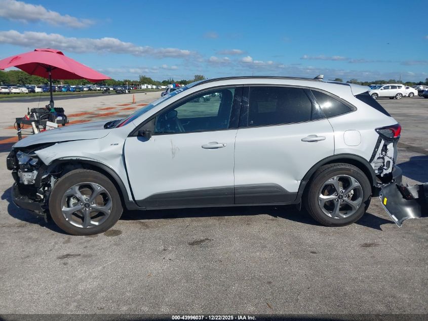2025 Ford Escape St-Line VIN: 1FMCU0MN7SUB23082 Lot: 43996037