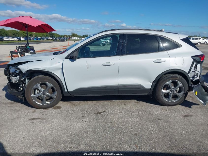 2025 Ford Escape St-Line VIN: 1FMCU0MN7SUB23082 Lot: 43996037