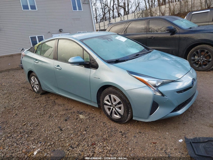 JTDKARFU6J3057369 2018 Toyota Prius Three auction photo 1