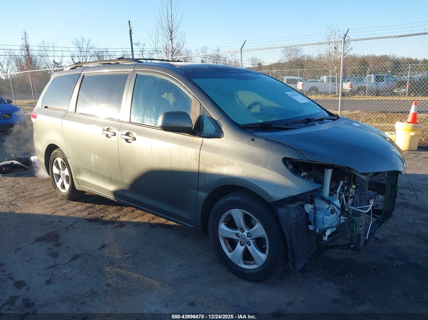 5TDKK3DC7CS181026 2012 Toyota Sienna Le V6 8 Passenger auction photo 1