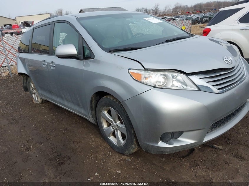 2015 Toyota Sienna Le 8 Passenger