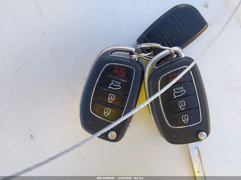 2017 Hyundai Santa Fe Sport 2.4L VIN: 5XYZTDLB6HG395438 Lot: 43996597