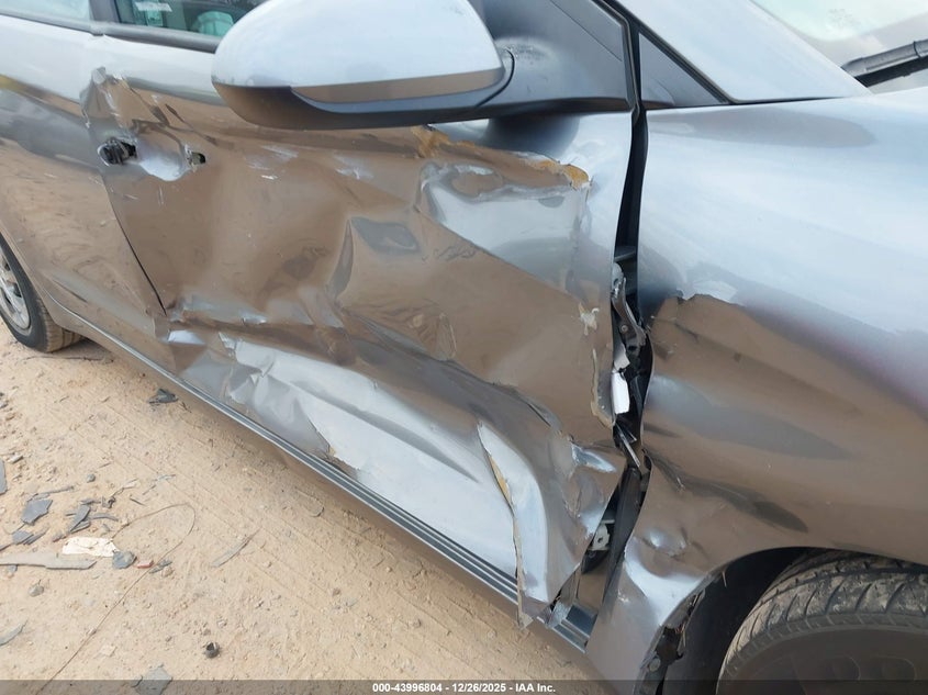 VIN KMHD74LF2JU593919 2018 HYUNDAI ELANTRA SE