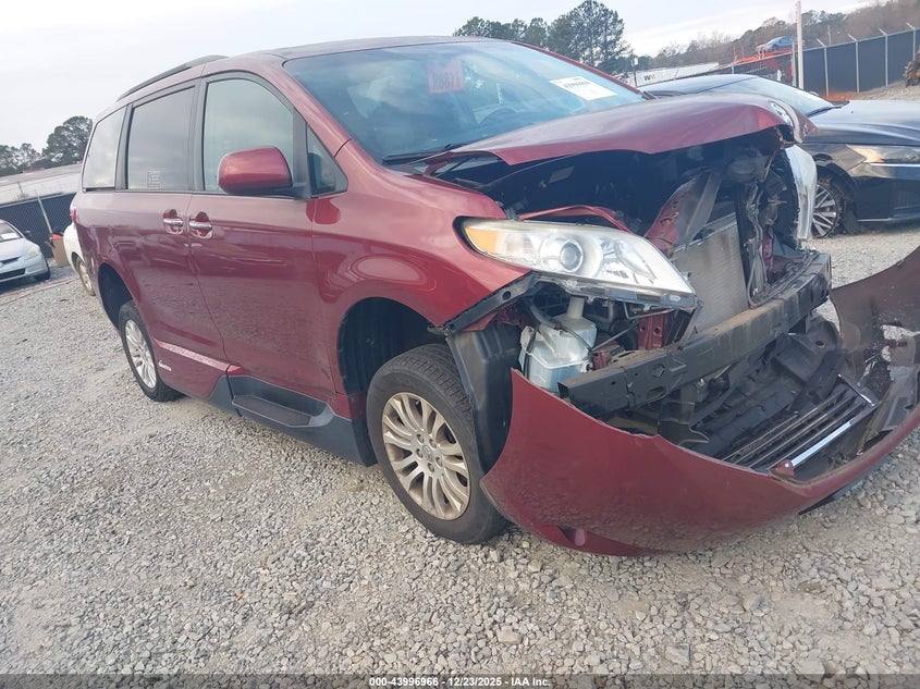 5TDYK3DC1FS661917 2015 Toyota Sienna Xle 8 Passenger auction photo 1