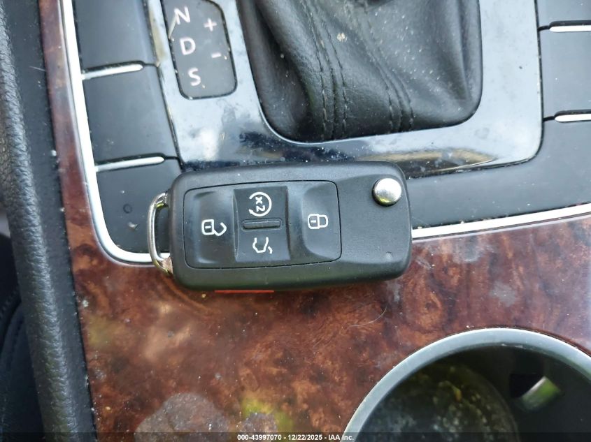 2013 Volkswagen Passat 2.0L Tdi Sel Premium VIN: 1VWCN7A30DC079624 Lot: 43997070